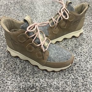 Sorel Kinetic Caribou Boots